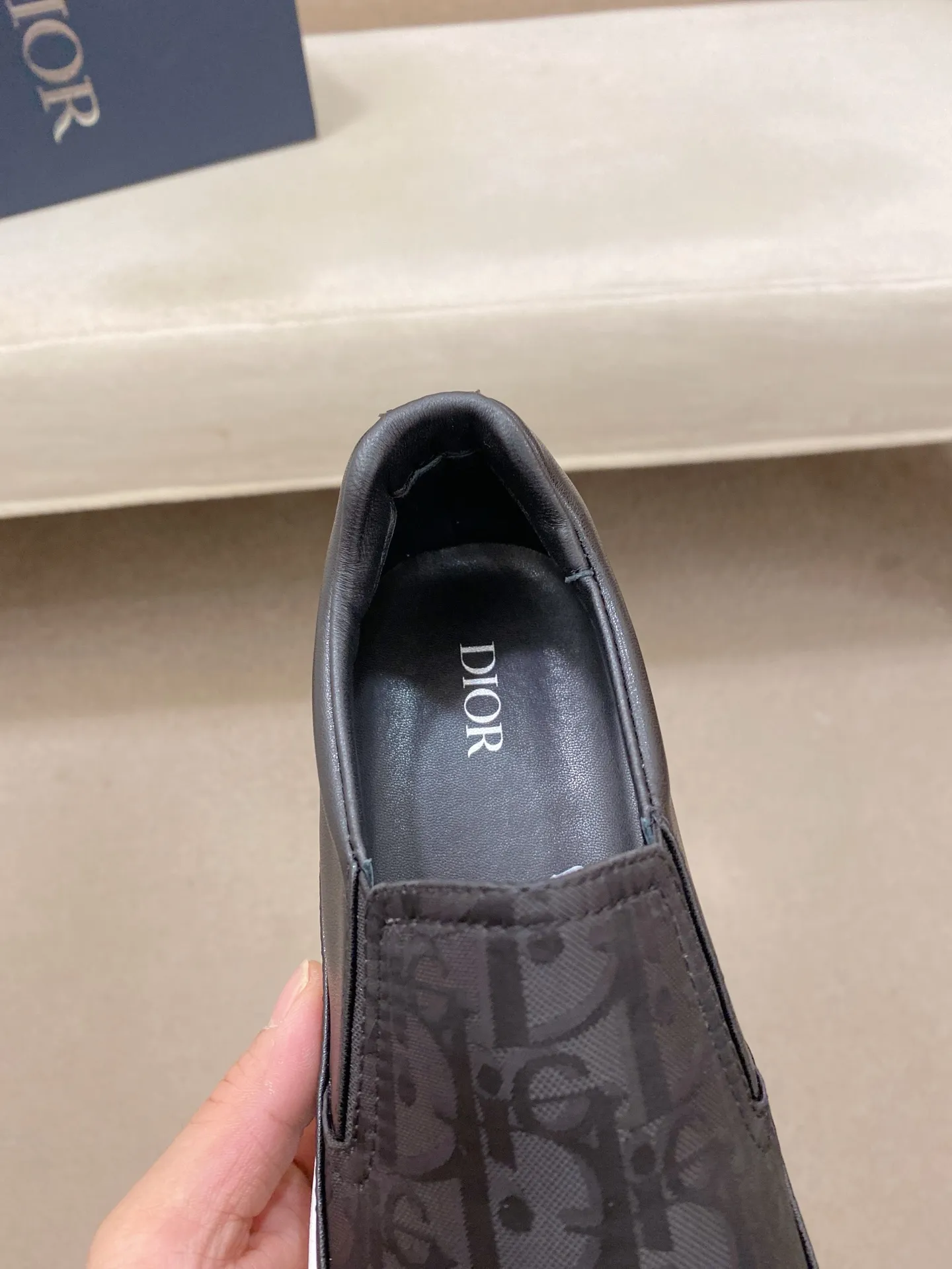 Men's shoes💰 400💰🇮🇹🇮🇹Dior d The new models are on sale at the same time at the counter. The uppers are imported from Italy, and the linings are all imported sheepskin. They are completely 1⃣️ to 1⃣️ replicas 🇮🇹💪💪, ⚠shoes Bottoms: Original soles are specially provided by the original factory. The exclusive movable molded soles are super comfortable. ⚠Original factory goods, 🔍🔍high quality. You can enter and leave the counter at will. Welcome to compare⚠. Code number:38-44